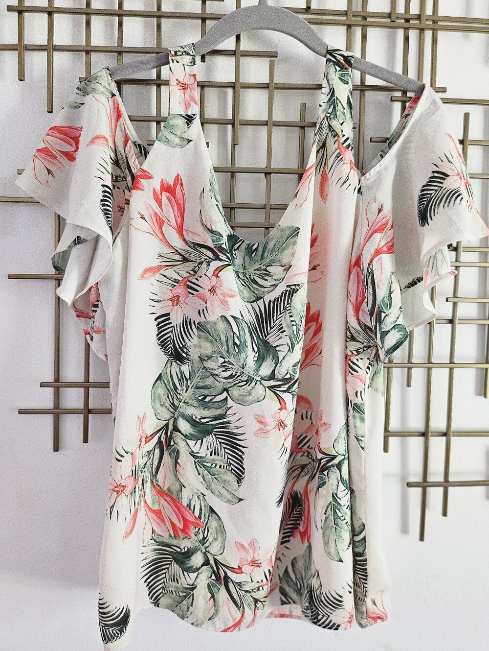 L- Adrienne Vittadini- Cold Shoulder Blouse